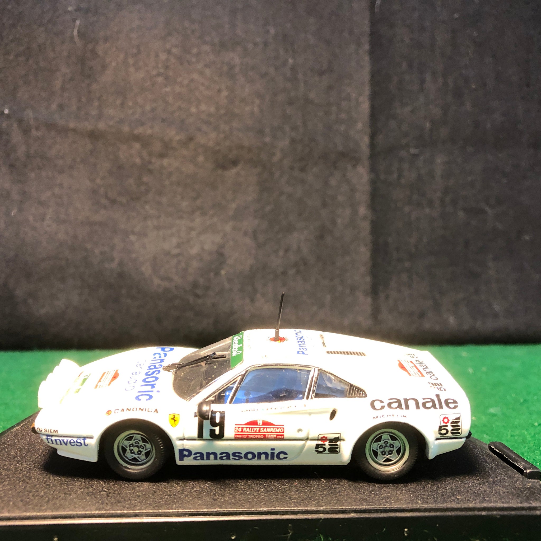 Ferrari 308 GTB N 19 Sanrermo Rally 1982 Tognana - De Antoni by Vitesse 1:43 (L006)
