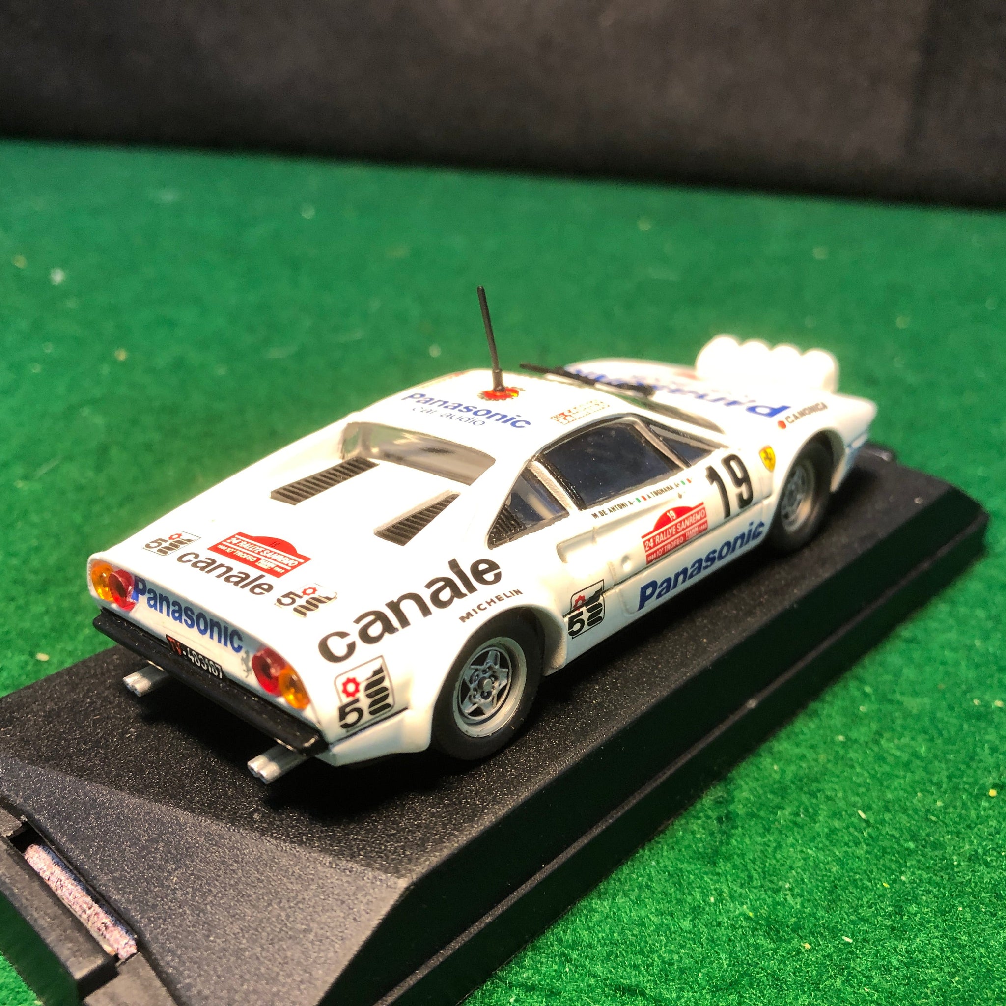 Ferrari 308 GTB N 19 Sanrermo Rally 1982 Tognana - De Antoni by Vitesse 1:43 (L006)