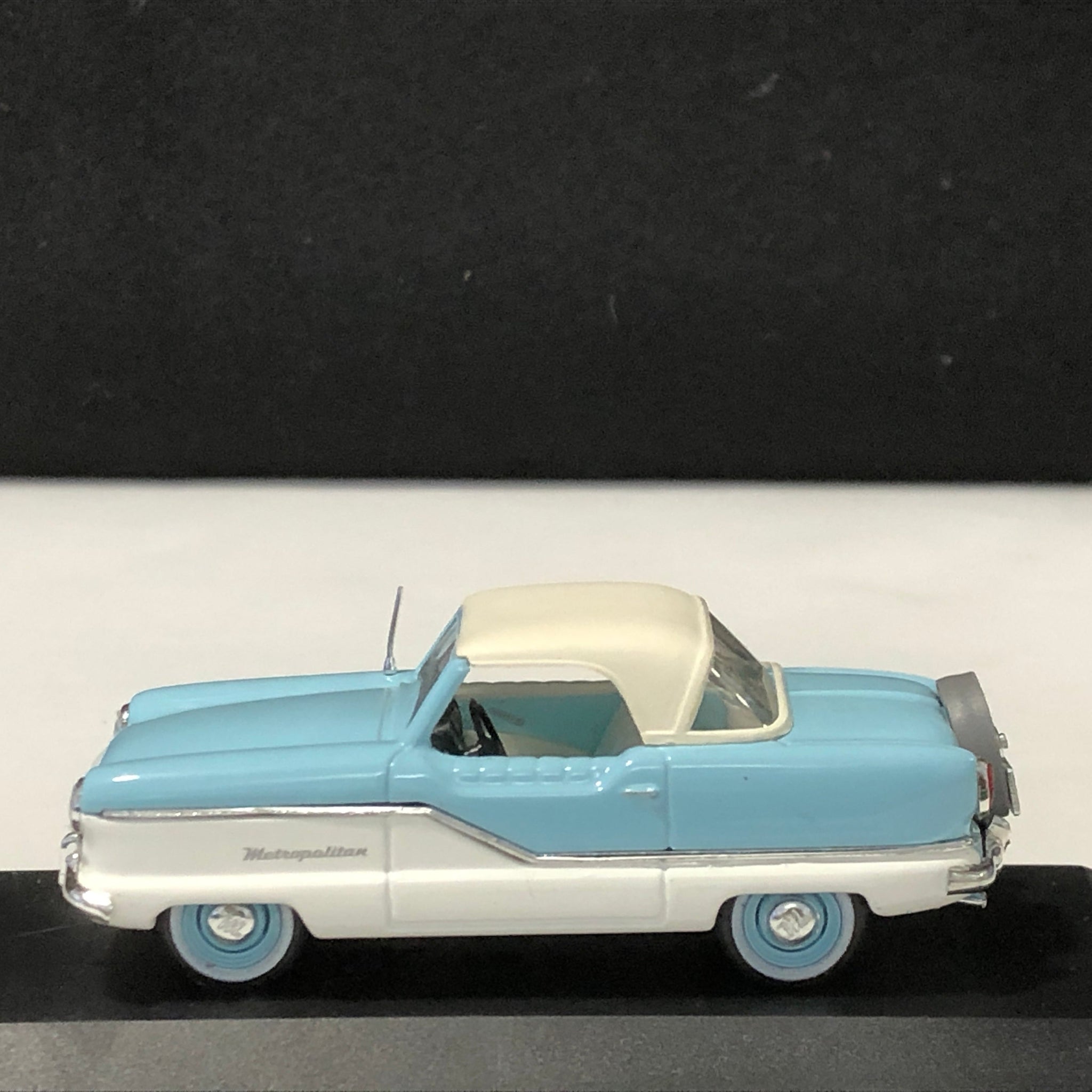 Nash Metropolitan 1959 Coupe Hard Top by Vitesse 1:43 (L025)