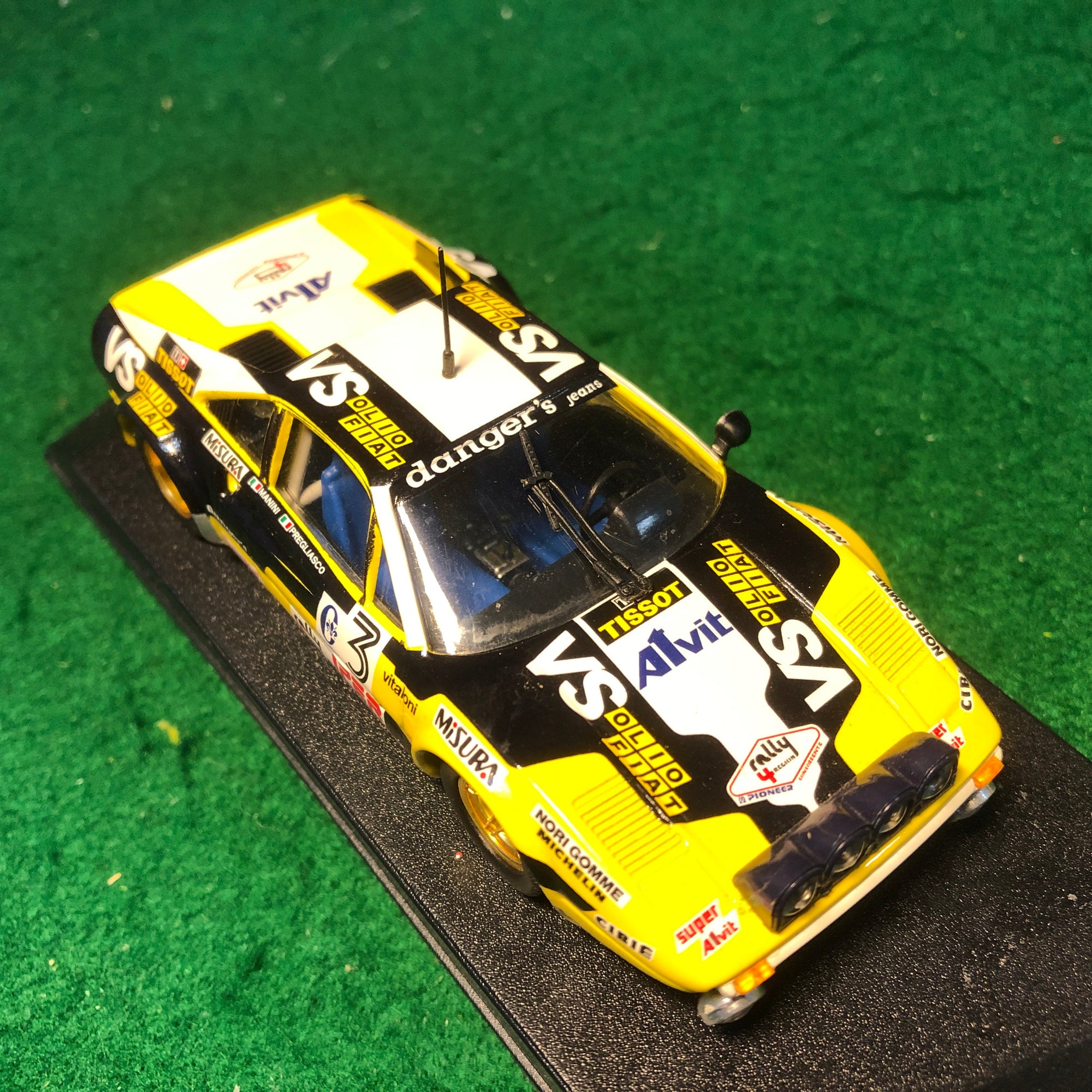 Ferrari 308 GTB N 3 Rally 4 Reggioni 1981 Pregliasco - Manini by Vitesse 1:43 (L026)