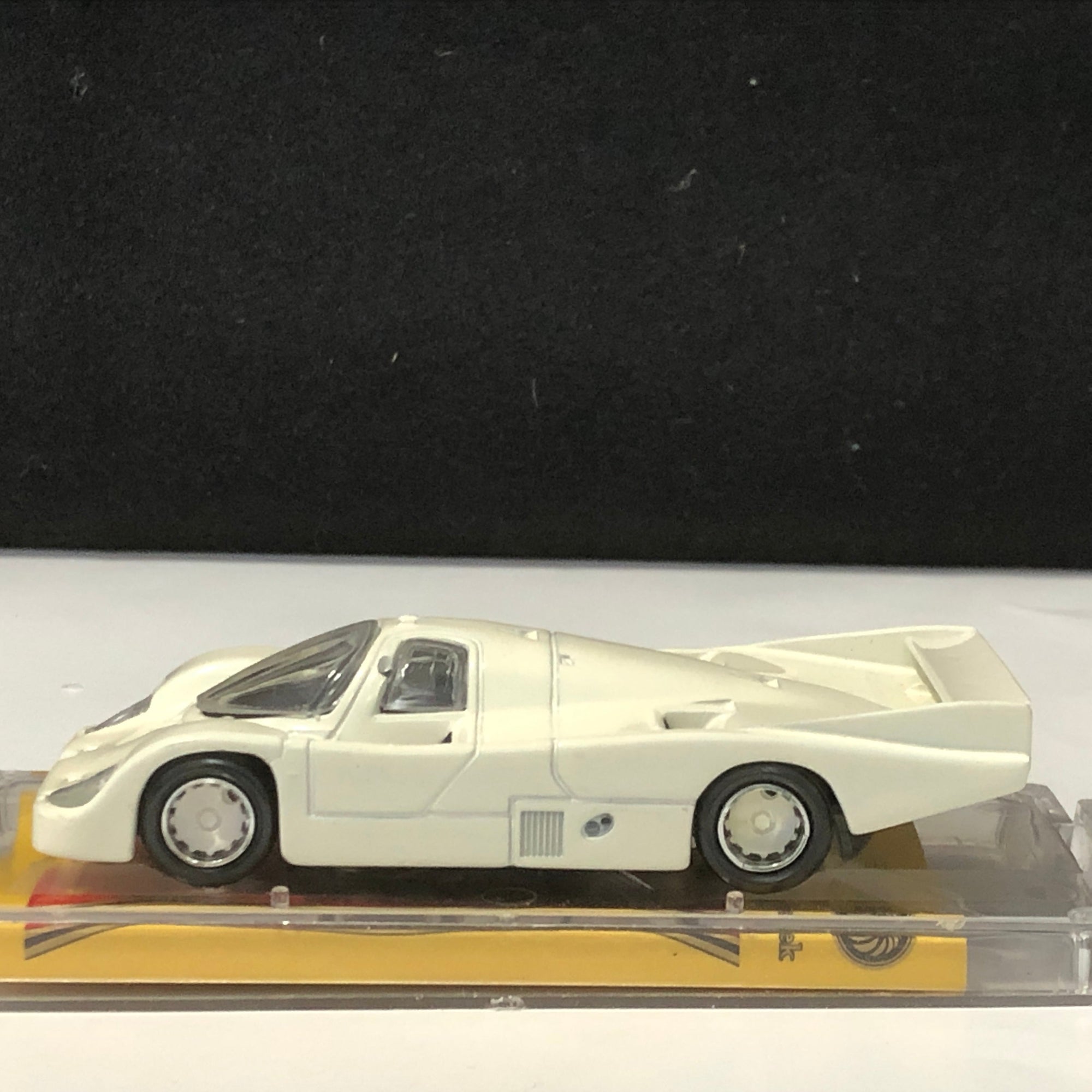 Porsche 956 Le Mans 1985 American 100's N 33 by Vitesse 1:43 (SM29)