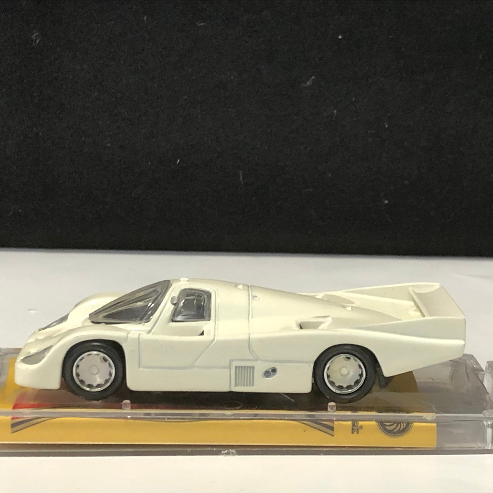 Porsche 956 Le Mans 1985 American 100's N 33 by Vitesse 1:43 (SM29)