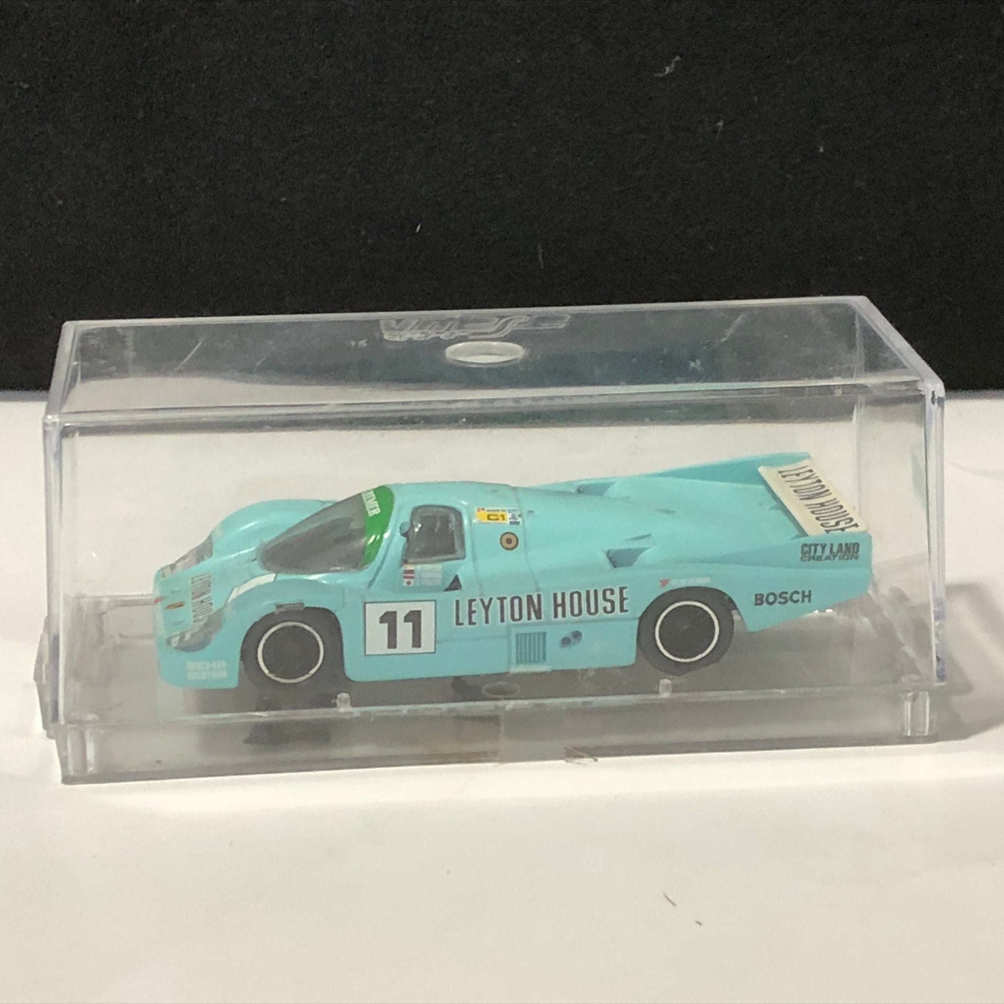 Porsche 956 Le Mans 1987 Layton House N 11 by Vitesse 1:43 (SM44)