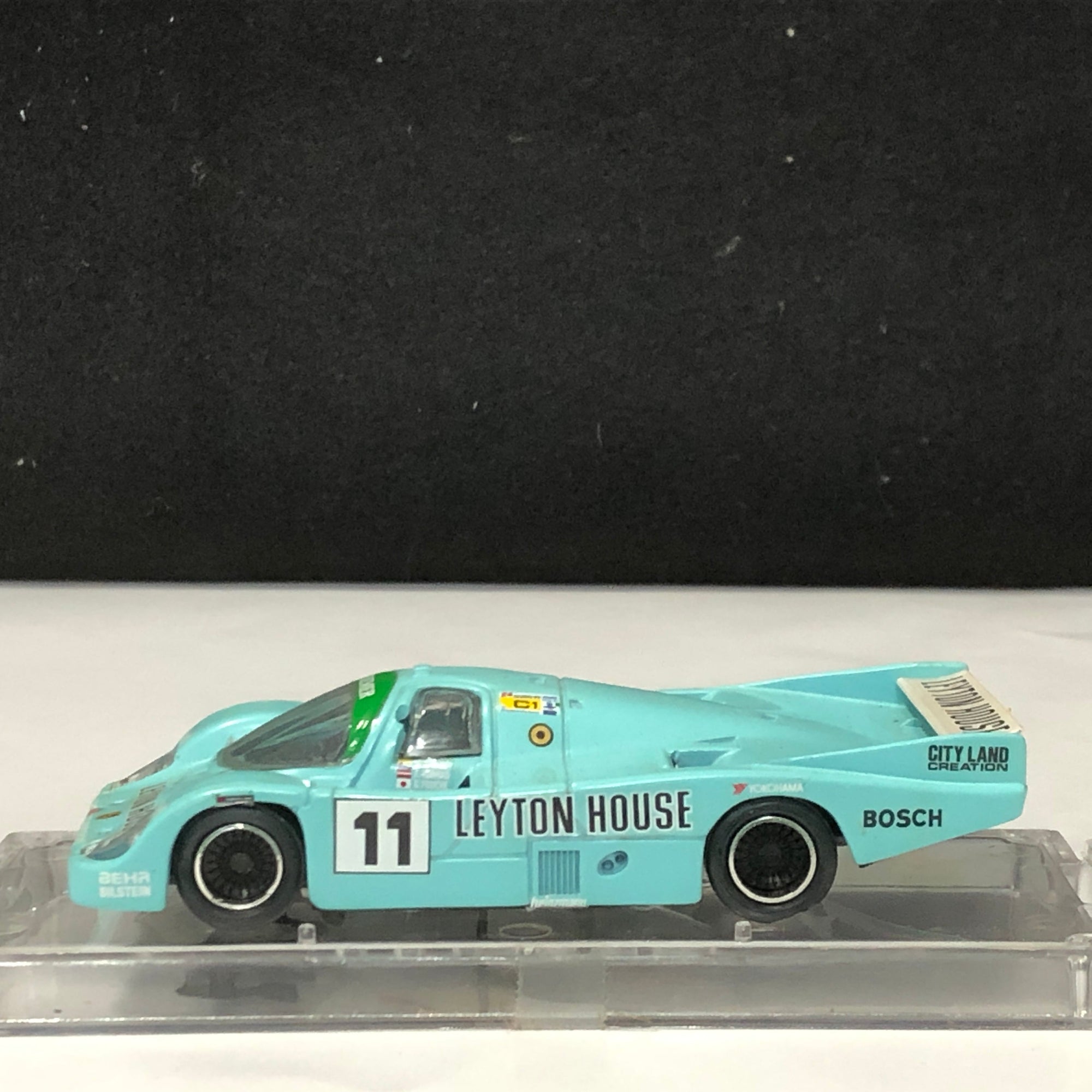 Porsche 956 Le Mans 1987 Layton House N 11 by Vitesse 1:43 (SM44)