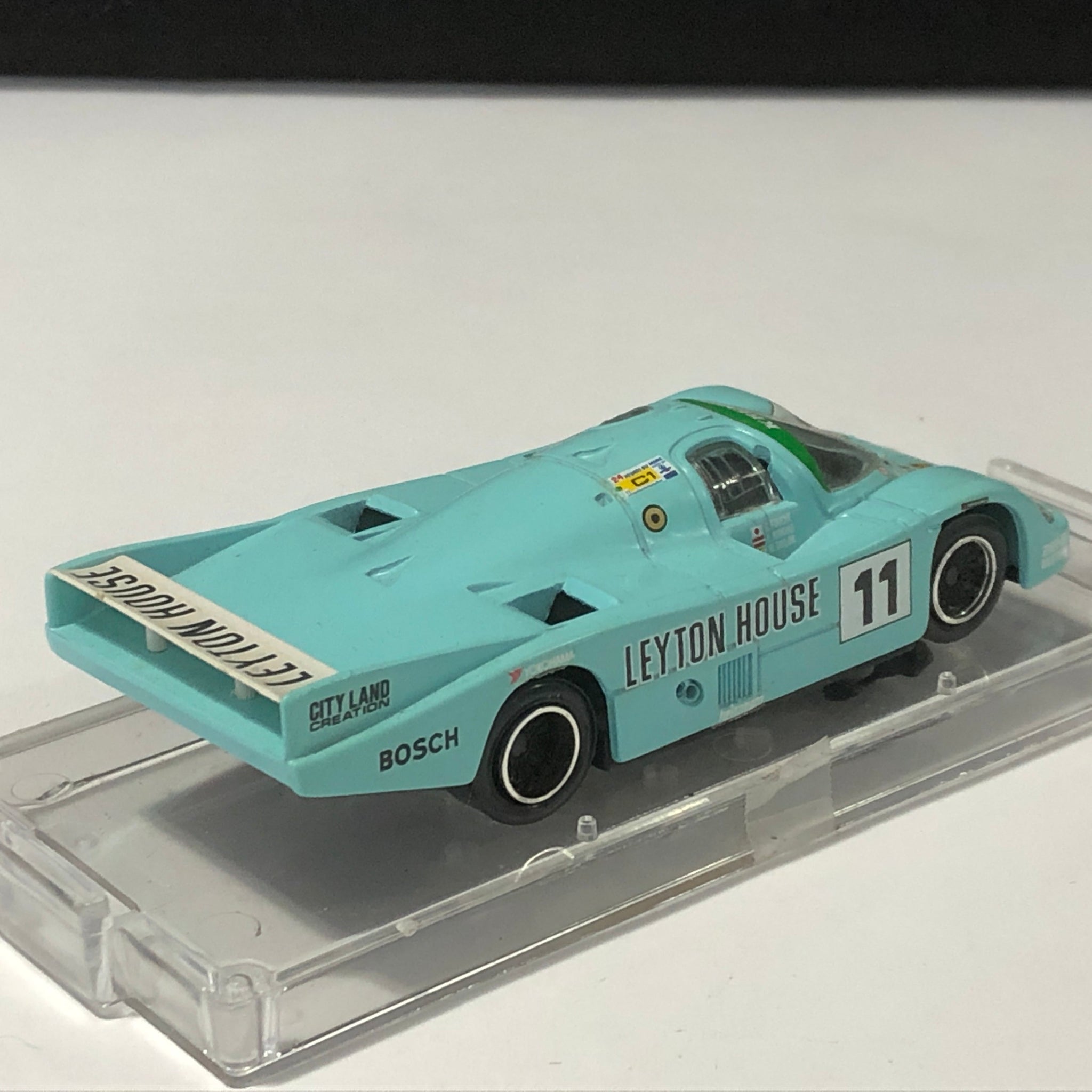 Porsche 956 Le Mans 1987 Layton House N 11 by Vitesse 1:43 (SM44)