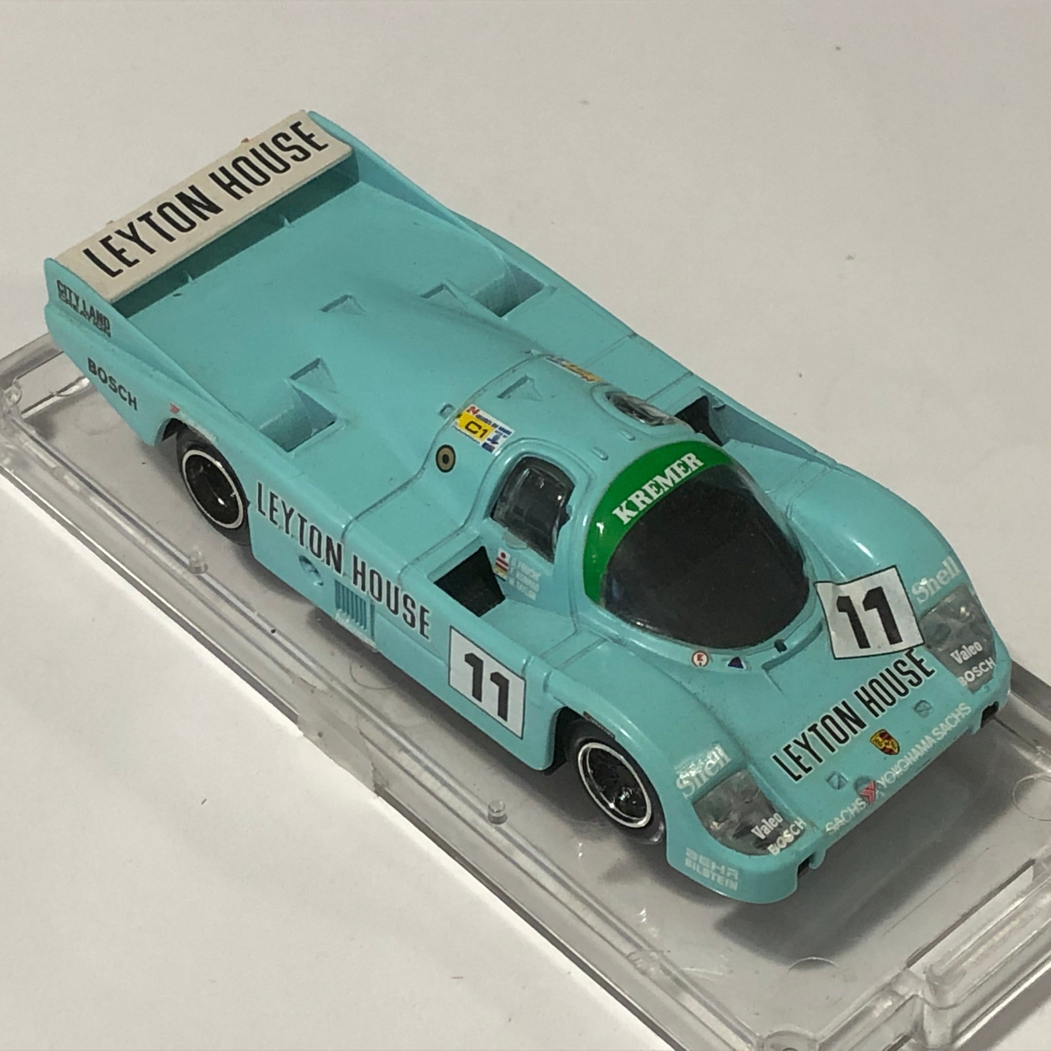 Porsche 956 Le Mans 1987 Layton House N 11 by Vitesse 1:43 (SM44)