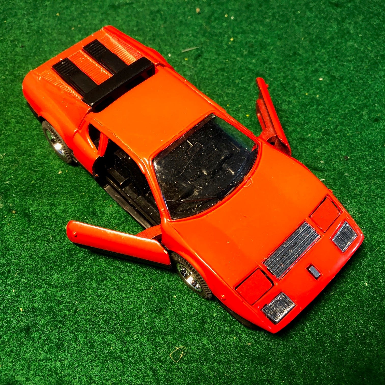 Ferrari 512 BB Berlinetta Boxer Red/Black by Yonezawa 1:40 (G-68)(No box)