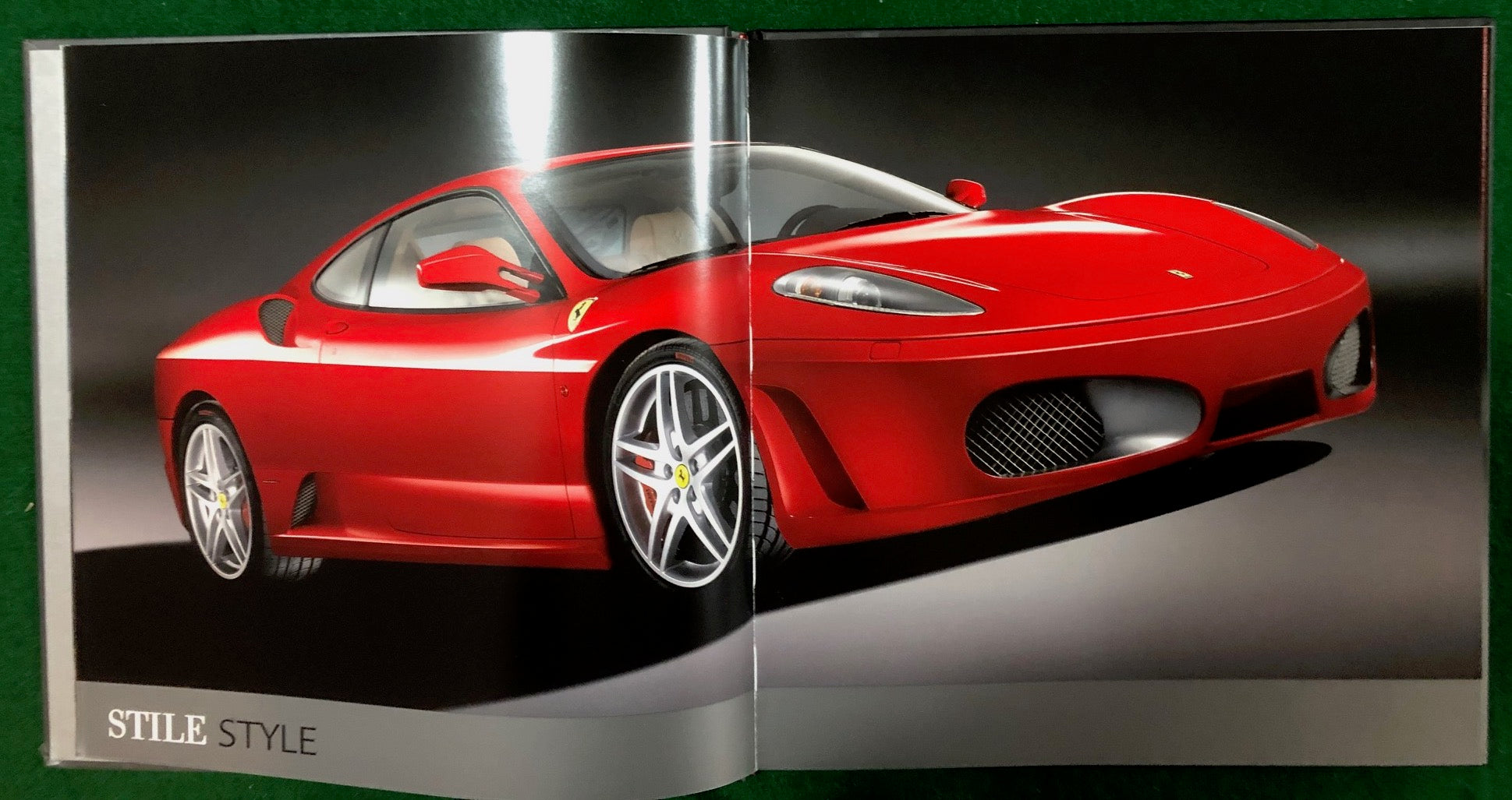 Ferrari F430 Deluxe Brochure (2173/05)