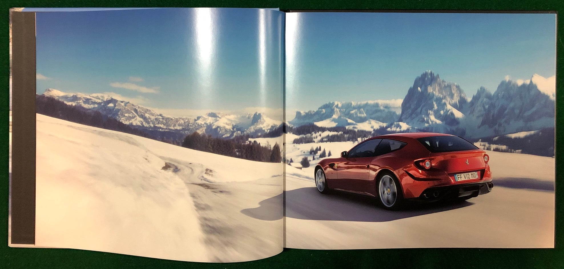 Ferrari FF Deluxe Brochure (3819/11)