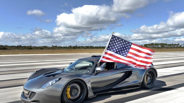 Hennesey Venom during speed run to hit 270 mph