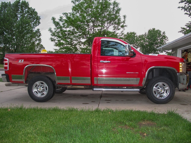 Chevy silverado 2500 with a lift leveling kit