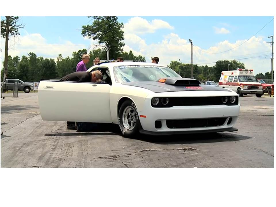 white dodge challenger drag pak