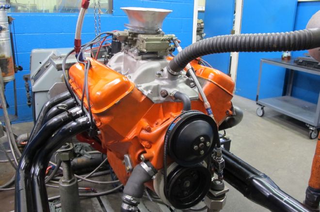 Big block engine on a dyno for a test run