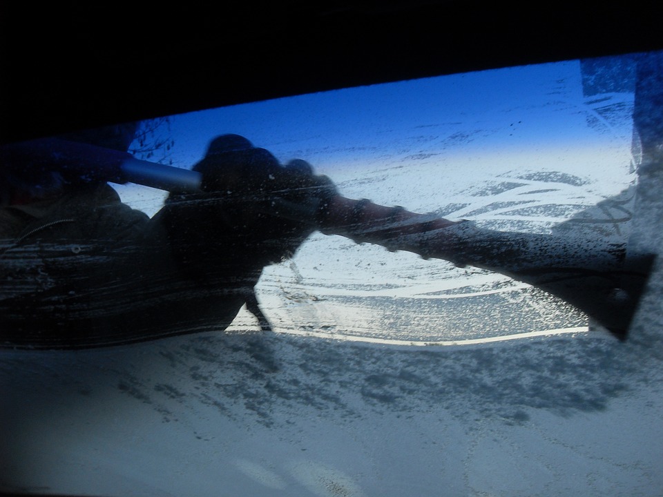 How to Defrost Windshield