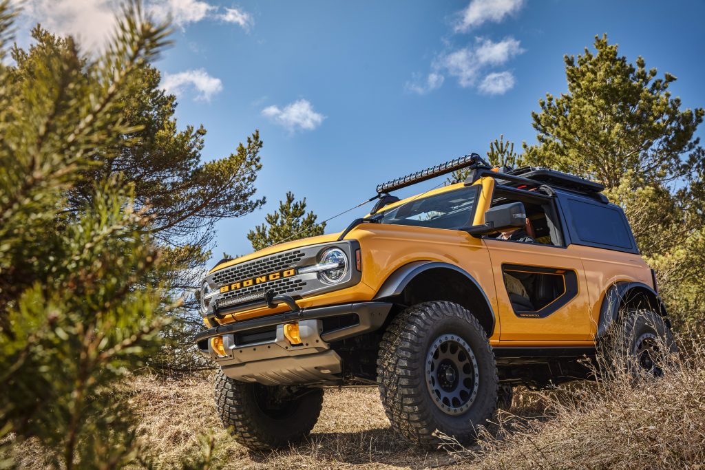 2021 bronco with sport doors and light bar