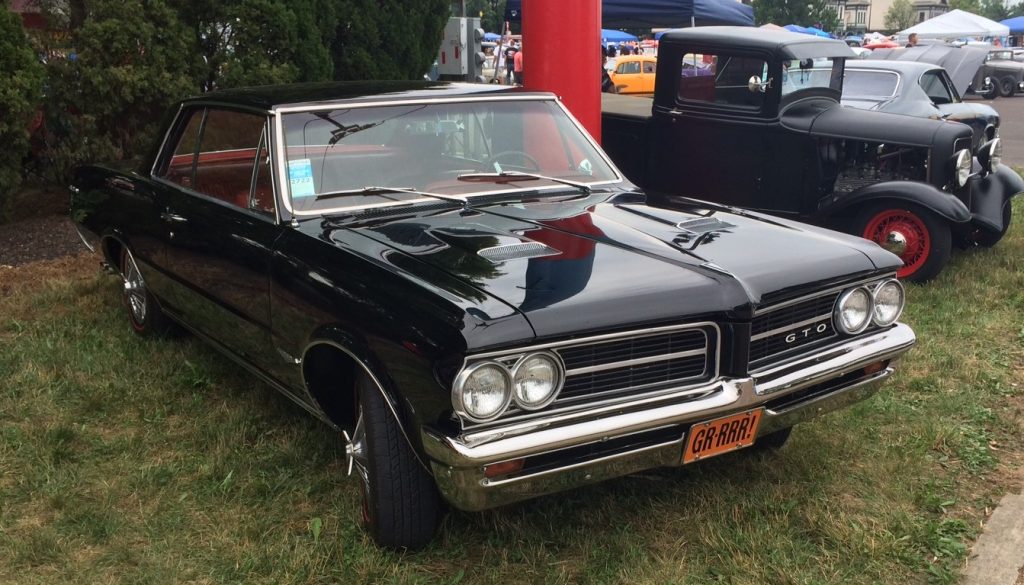 black Pontiac gto