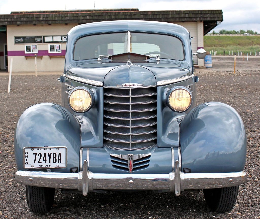 1938 Oldsmobile F-Series Touring Sedan, front grille