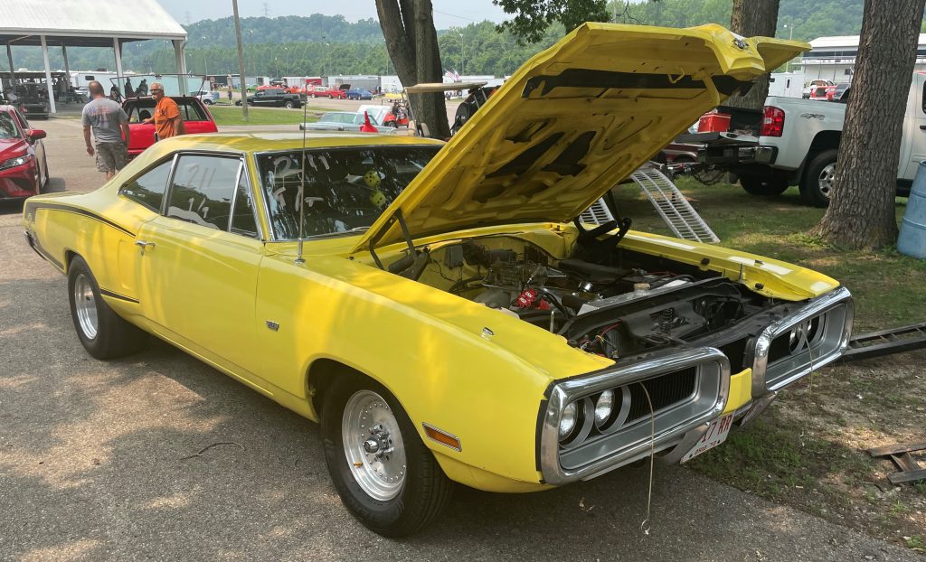 yellow 1970 dodge coronet super bee