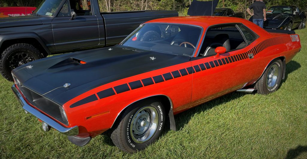 1970 plymout aar cuda, red