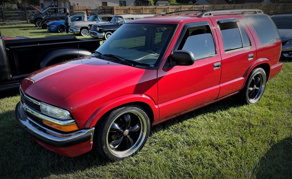red chevy s10 blazer