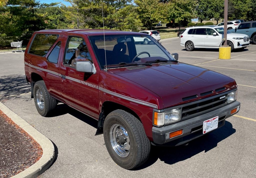vintage nissan pathfinder, passeger side