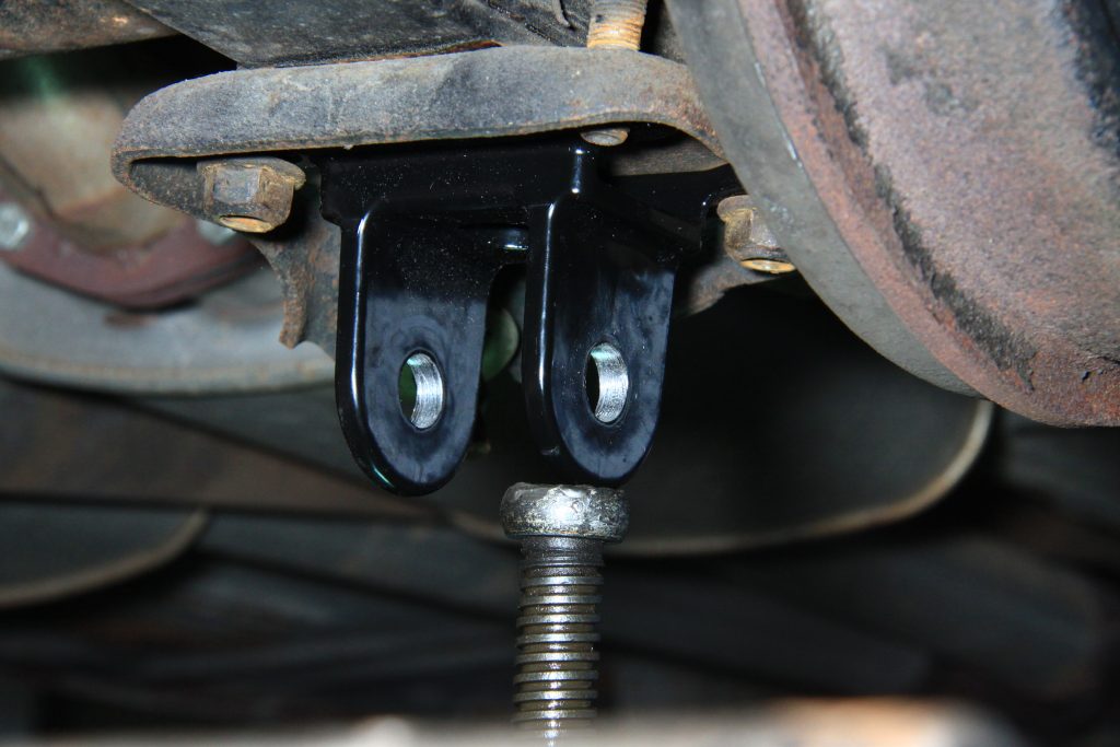 traction bar bracket installed on leaf spring perch