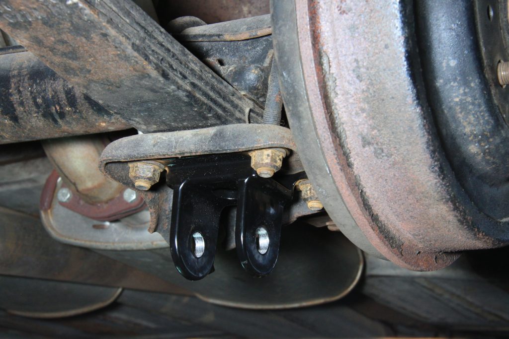 traction bar mounted to leaf spring perch