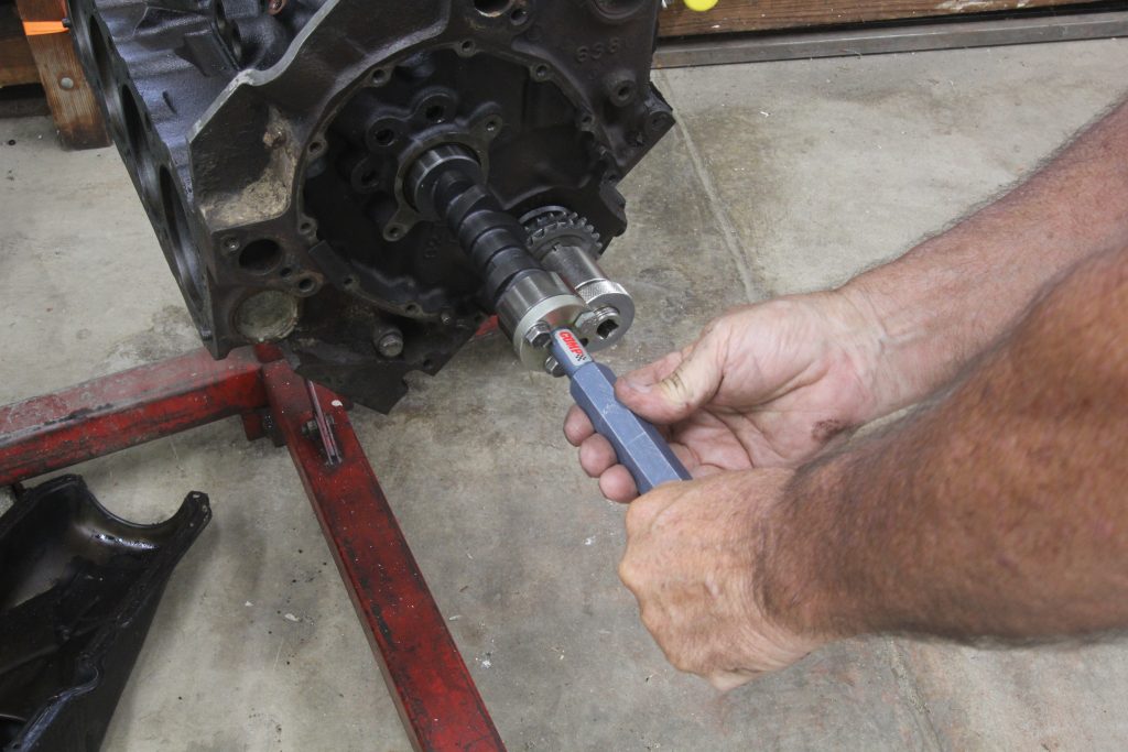 installing a camshaft into an engine