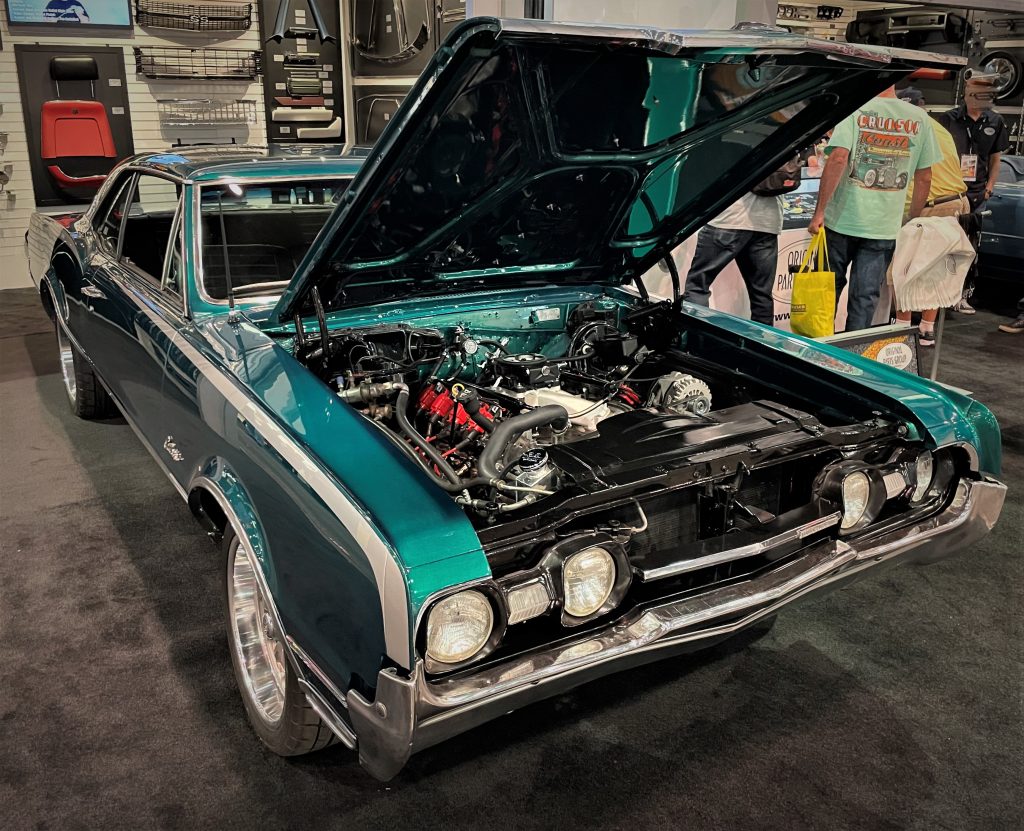 1967 oldsmobile cutlass supreme holiday coupe, hood up
