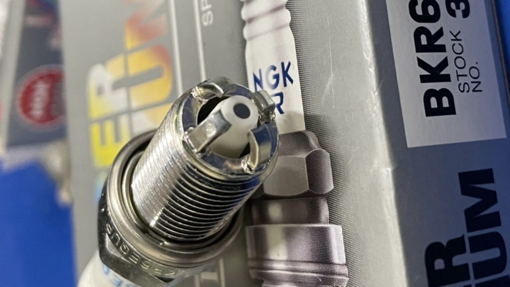 the tip of a spark plug with 4 electrodes