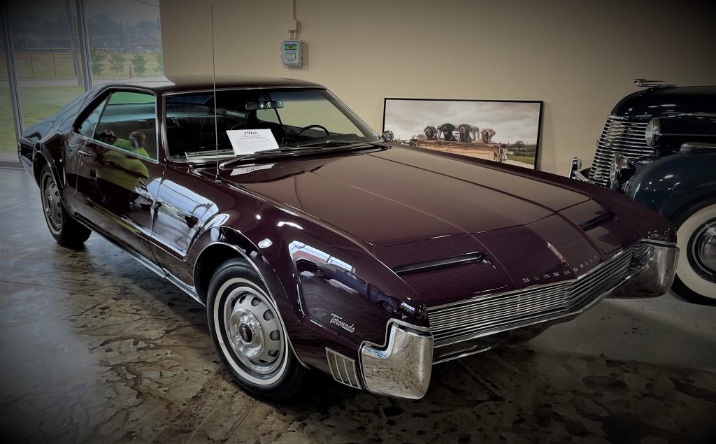 1966 oldsmobile toronado deluxe