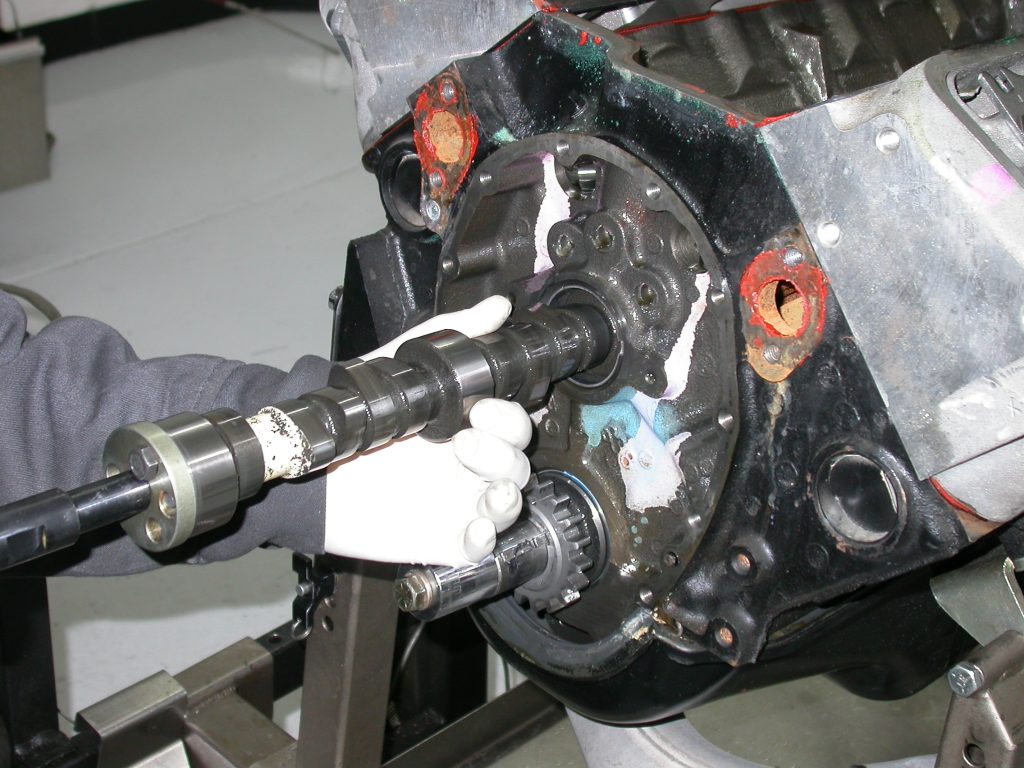 installing a camshaft into a v8 engine