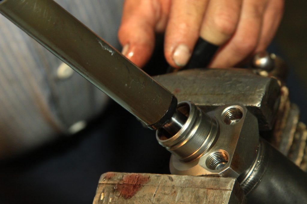 inserting shaft into a power steering cylinder