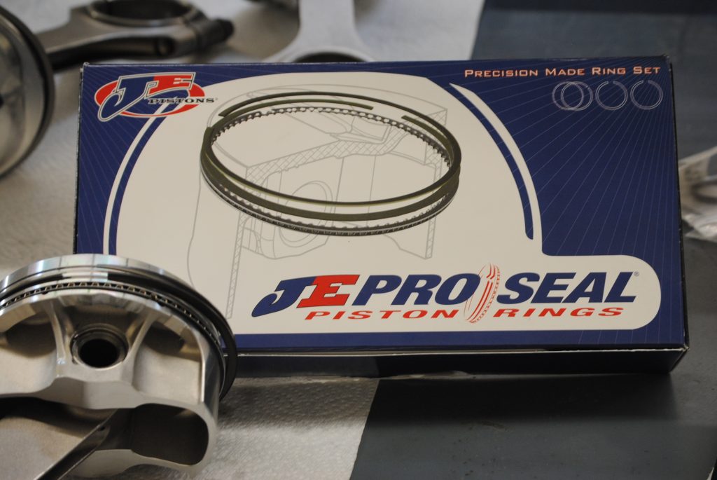 JE Piston Rings in box
