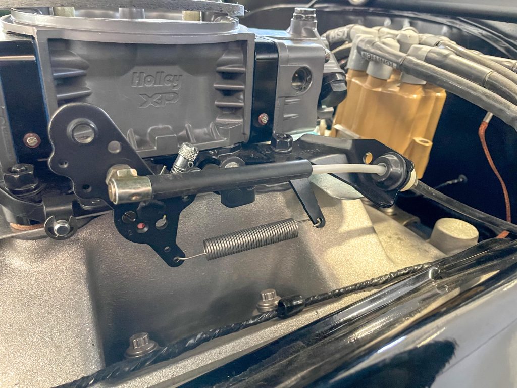 close up of carburetor throttle linkage