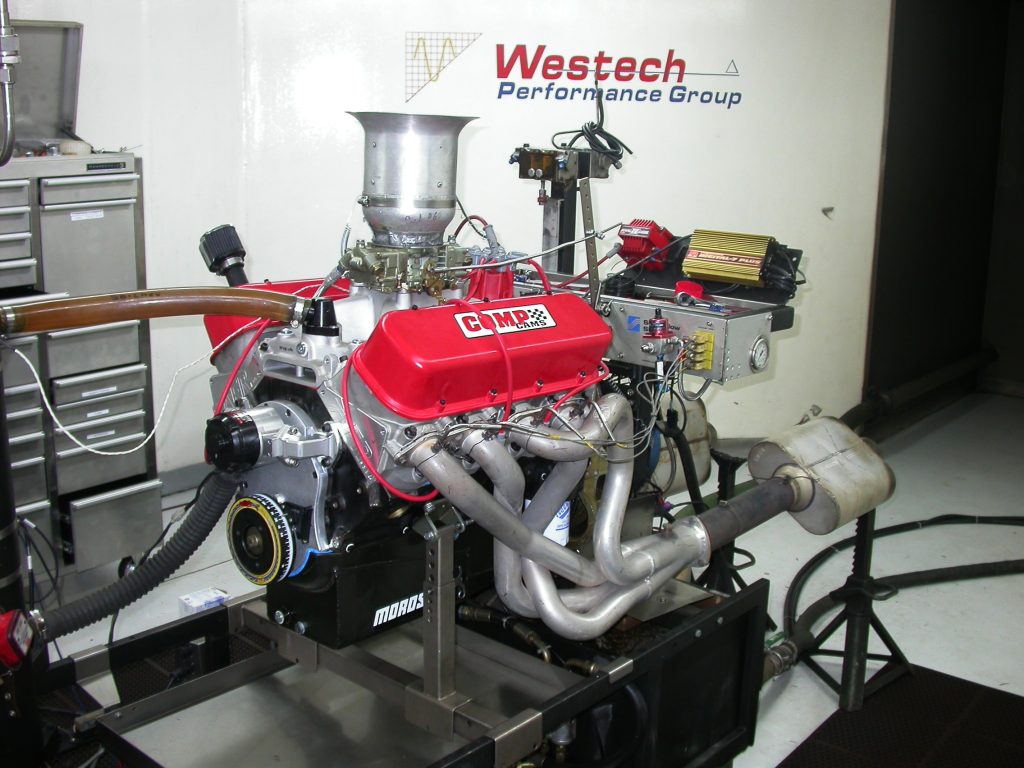big block chevy v8 on engine dyno run