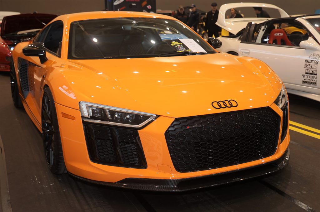 orange audi r8