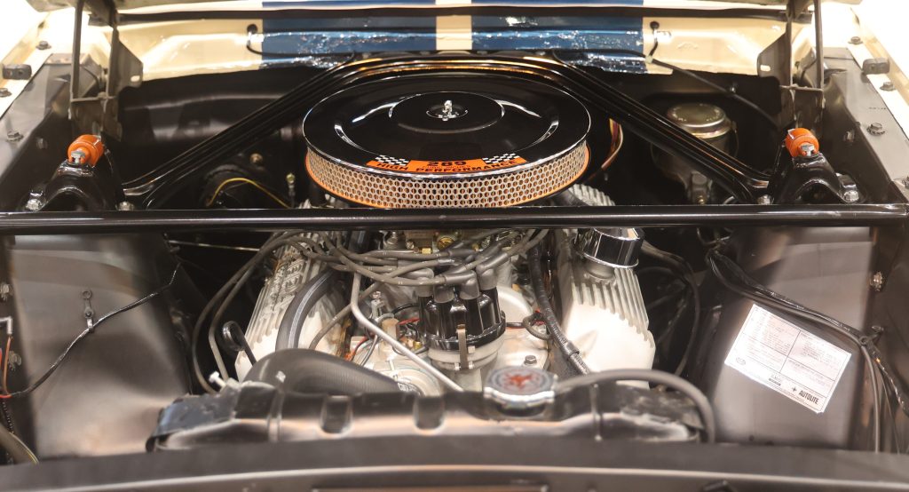 ford 289 hi-po v8 engine in a vintage mustang