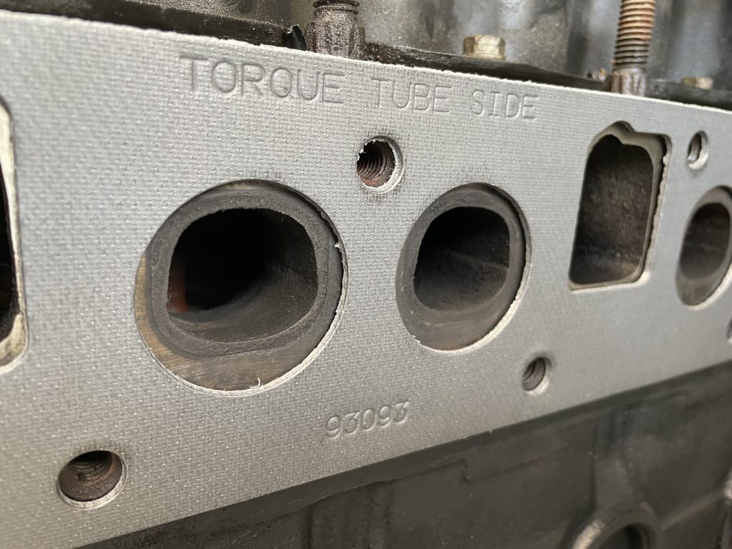 close up of header gasket on a Jeep Cherokee xj 4.0L