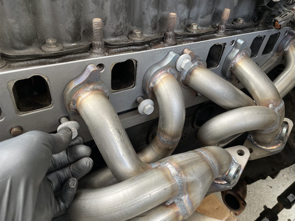 installing bolts on a exhaust manifold gasket