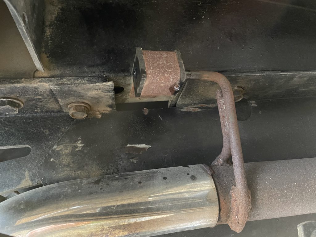 rubber exhaust hanger
