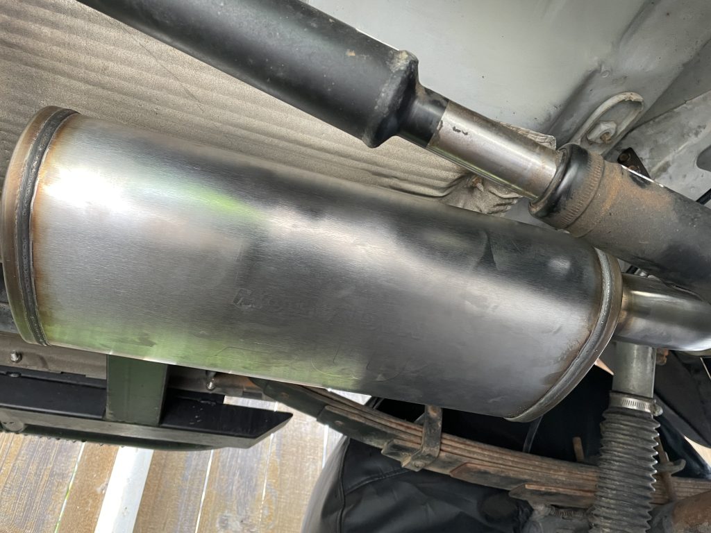a muffler installed under a Jeep Cherokee xj 4.0L