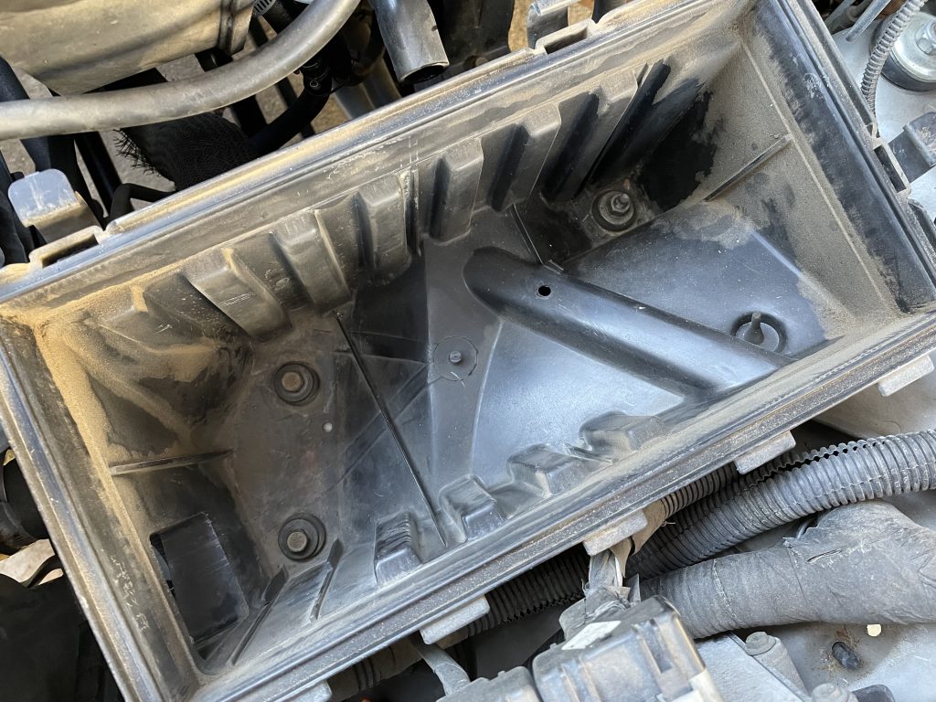empty jeep cherokee xj 4.0L airbox