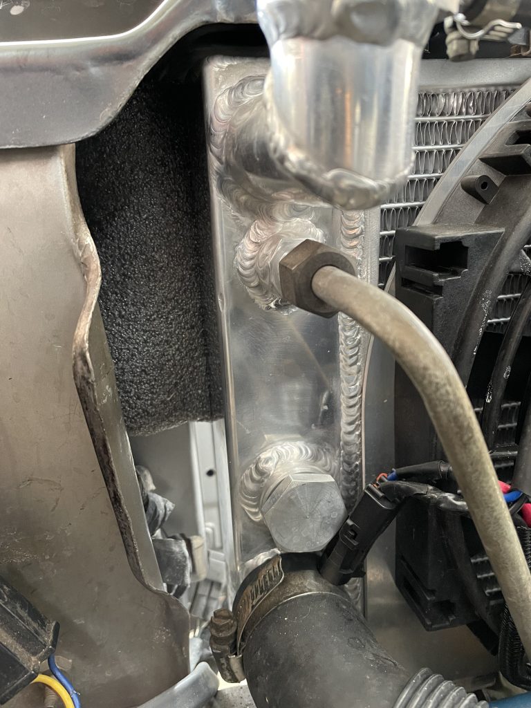 clearance between radiator and core support on XJ cherokee