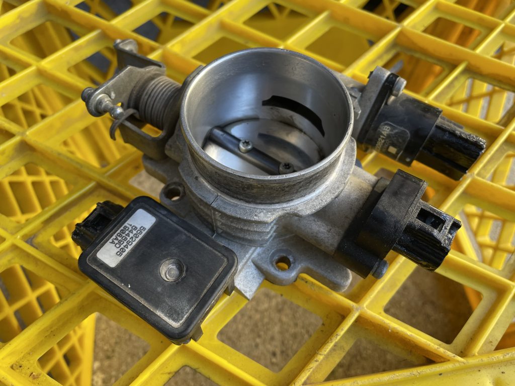 Jeep Cherokee xj 4.0L throttle body